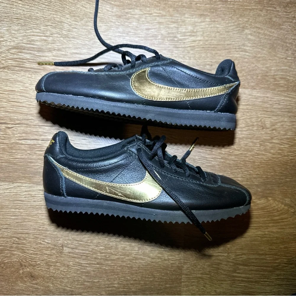 Nike Cortez‎ Black Gold Leather Youth Size 5 Sneakers Classic Retro Shoes